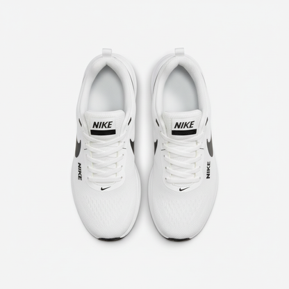 كوتشي نايك حريمي - منظر جانبي يبرز النعل المبطن لامتصاص الصدمات والراحة أثناء الجري
